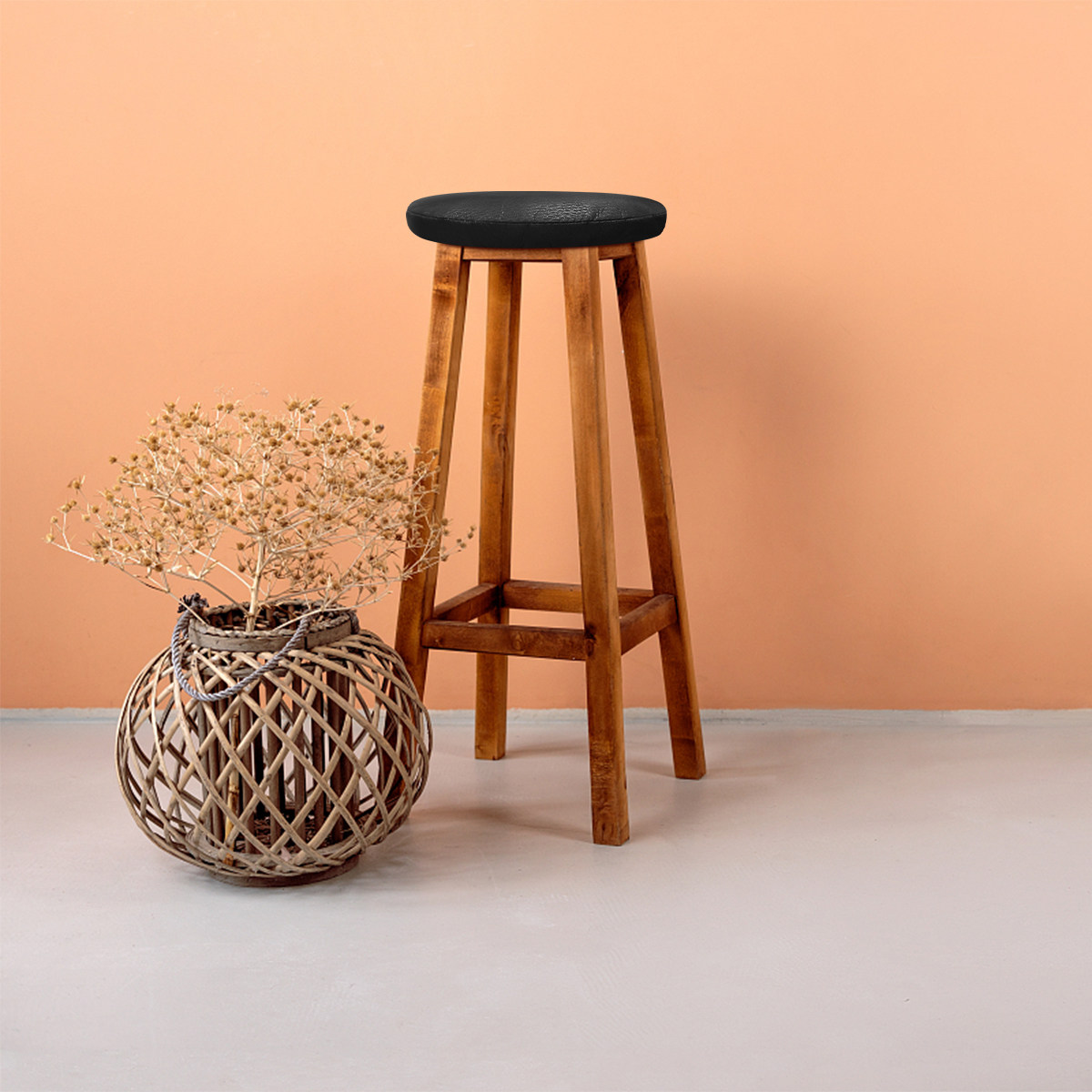 Czarna, okrągła osłona na sied – Office Stool recenzja i cena